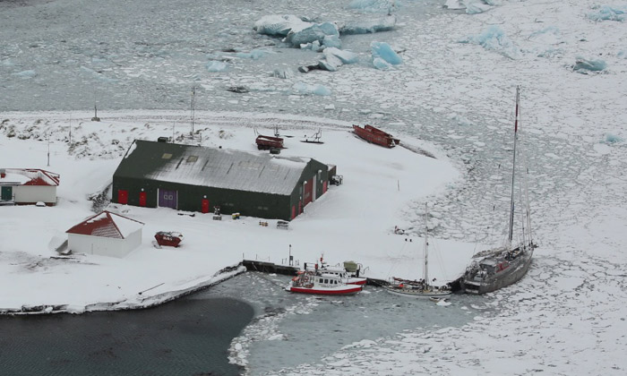 yacht charter Antarctica